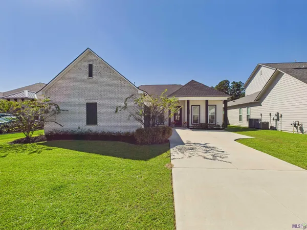 $378,000 | 9630 South Creek Drive, Denham Springs, LA 70726