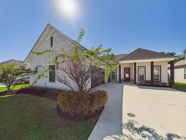 $380,000 | 9630 South Creek Drive, Denham Springs, LA 70726