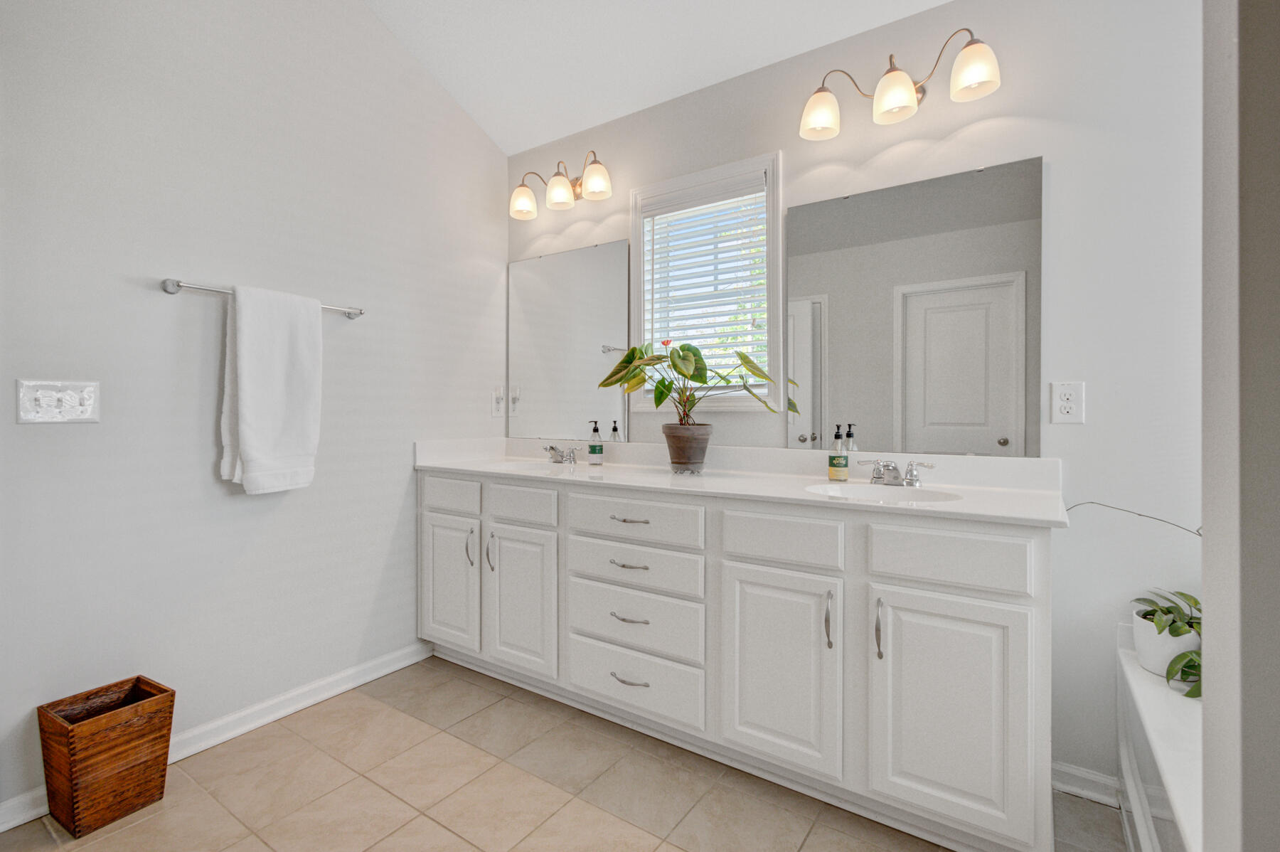 403 Kilarney Road Summerville, SC 29483 - Photo 17 of 33 403 Killarney Rd, Summerville SC (30)