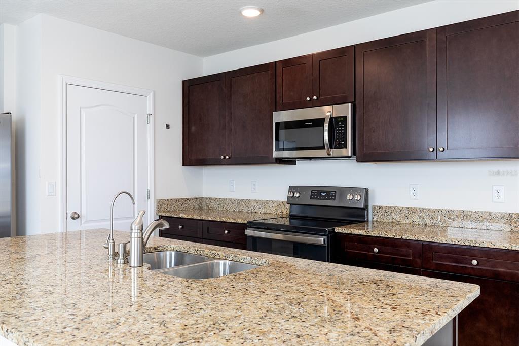 2927 Timber Hawk Circle Ocoee, FL 34761 - Photo 9 of 40