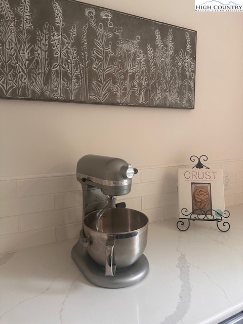 410 Cook Street Jefferson, NC 28640 - Photo 3 of 22 a room with a washing machine