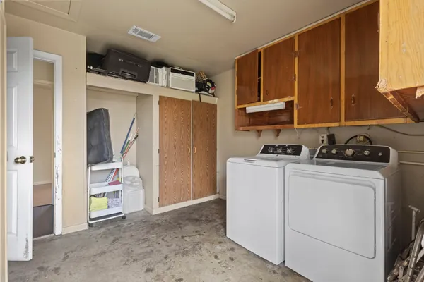 $225,000 | 19961 Englin Road, Winnie, TX 77665