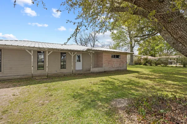 $225,000 | 19961 Englin Road, Winnie, TX 77665