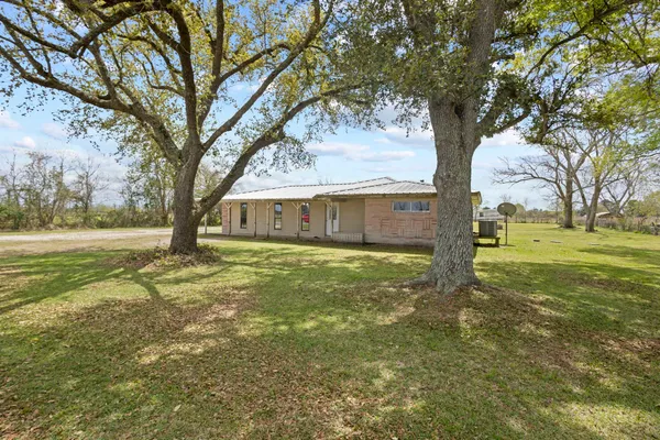$225,000 | 19961 Englin Road, Winnie, TX 77665