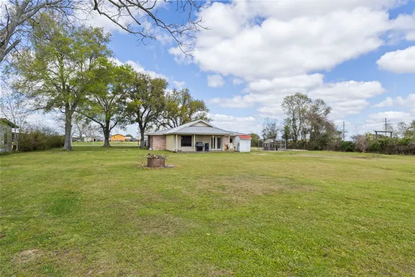 $225,000 | 19961 Englin Road, Winnie, TX 77665