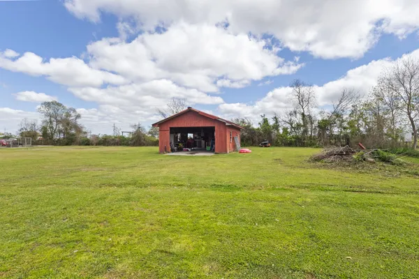 $225,000 | 19961 Englin Road, Winnie, TX 77665
