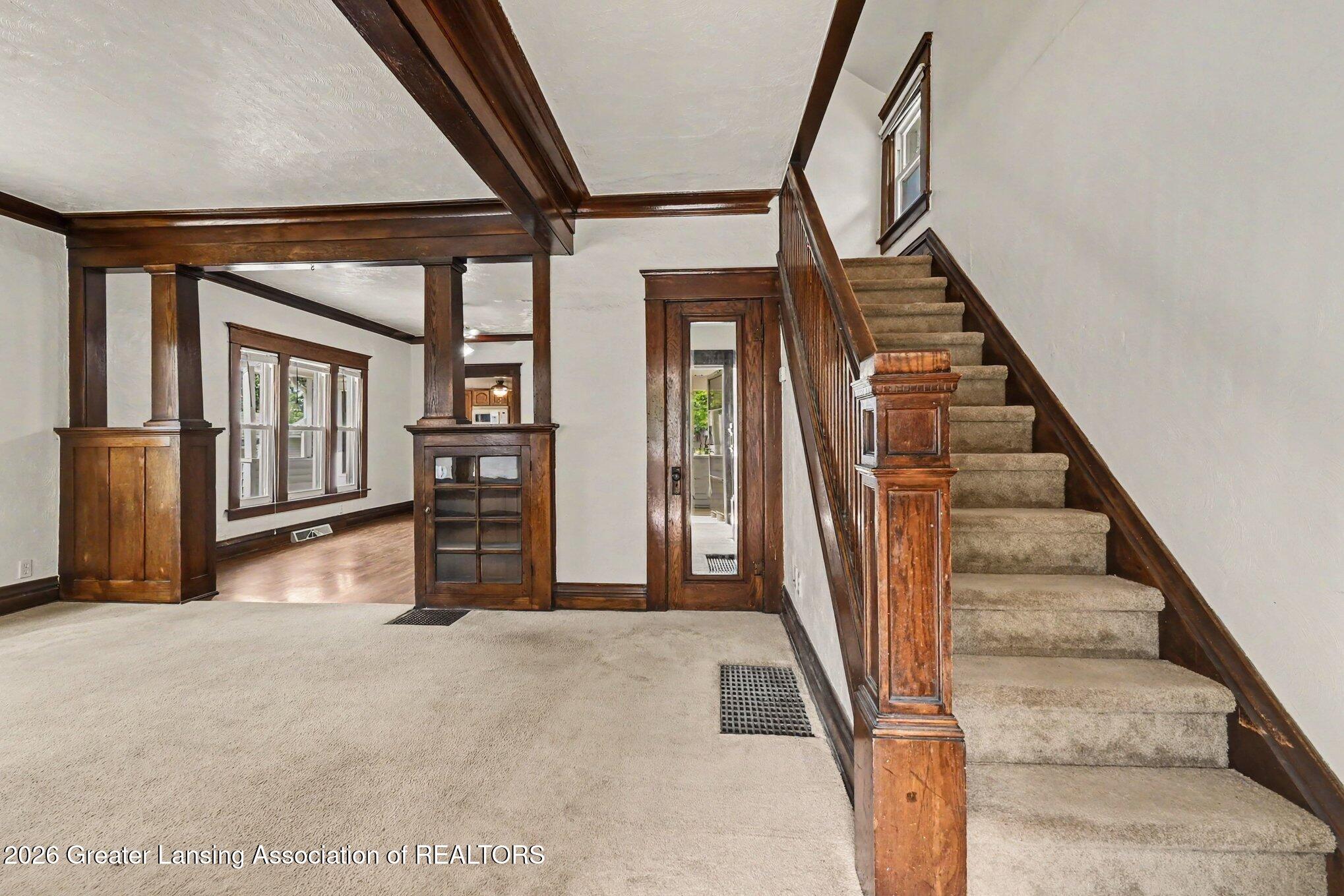 925 Clark Street Lansing, MI 48906 - Photo 6 of 27 004_file_4195