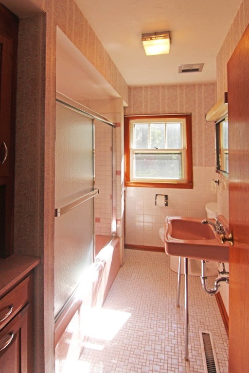 128 Springdale Road Westfield, MA 01085 - Photo 15 of 30 Gallery Image 15