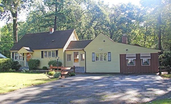128 Springdale Road Westfield, MA 01085 - Photo 2 of 30 Gallery Image 2