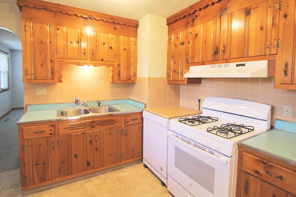128 Springdale Road Westfield, MA 01085 - Photo 6 of 30 Gallery Image 6