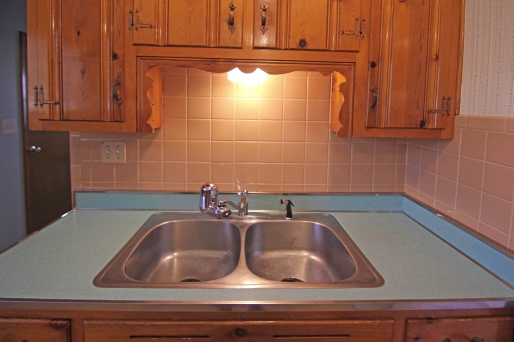 128 Springdale Road Westfield, MA 01085 - Photo 8 of 30 Gallery Image 8