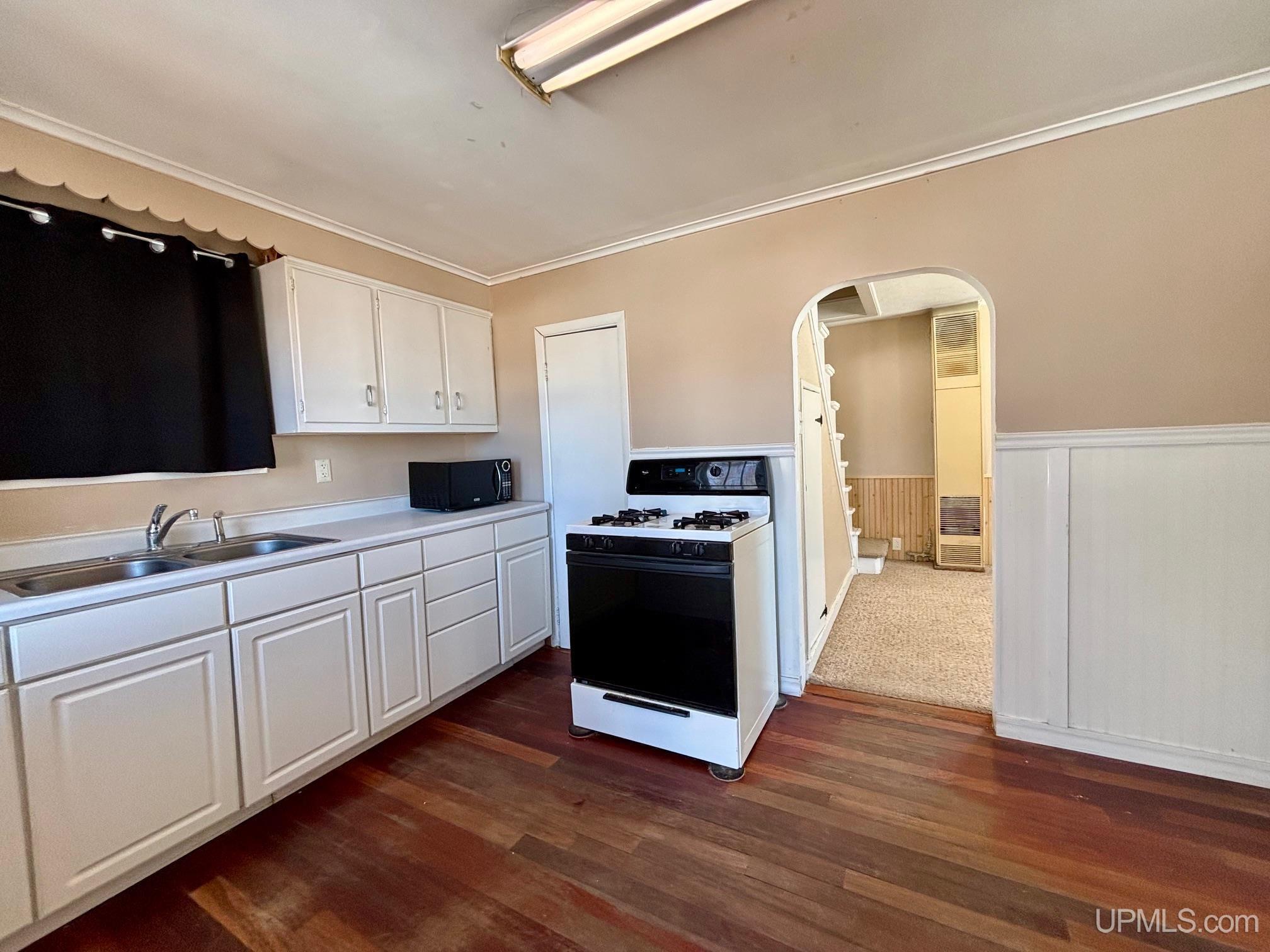 160 North Lilac Street Ishpeming, MI 49849 - Photo 3 of 44