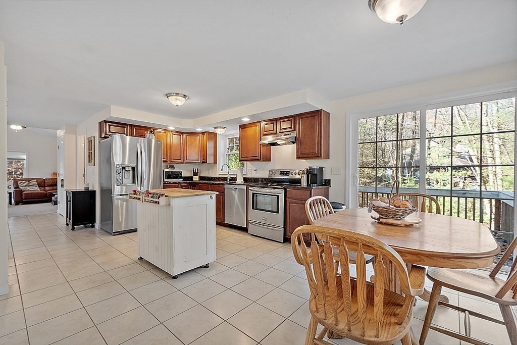96 Cutler Road Holden, MA 01522 - Photo 4 of 37