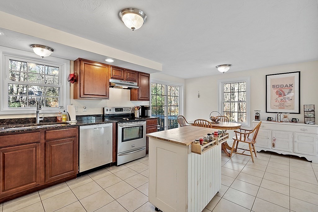 96 Cutler Road Holden, MA 01522 - Photo 8 of 37