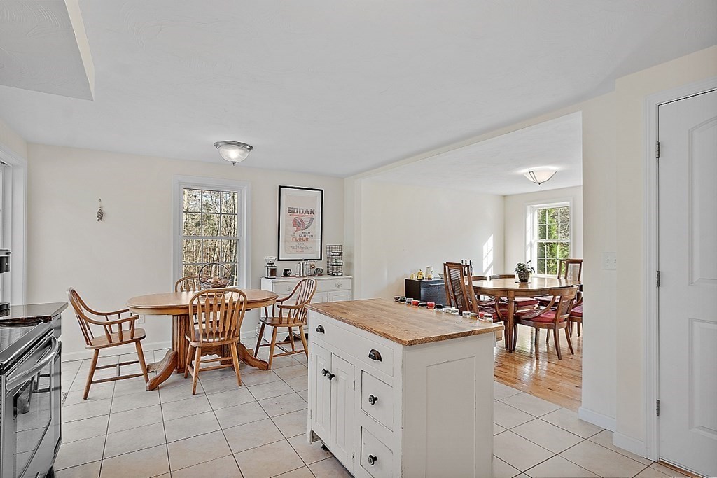 96 Cutler Road Holden, MA 01522 - Photo 9 of 37