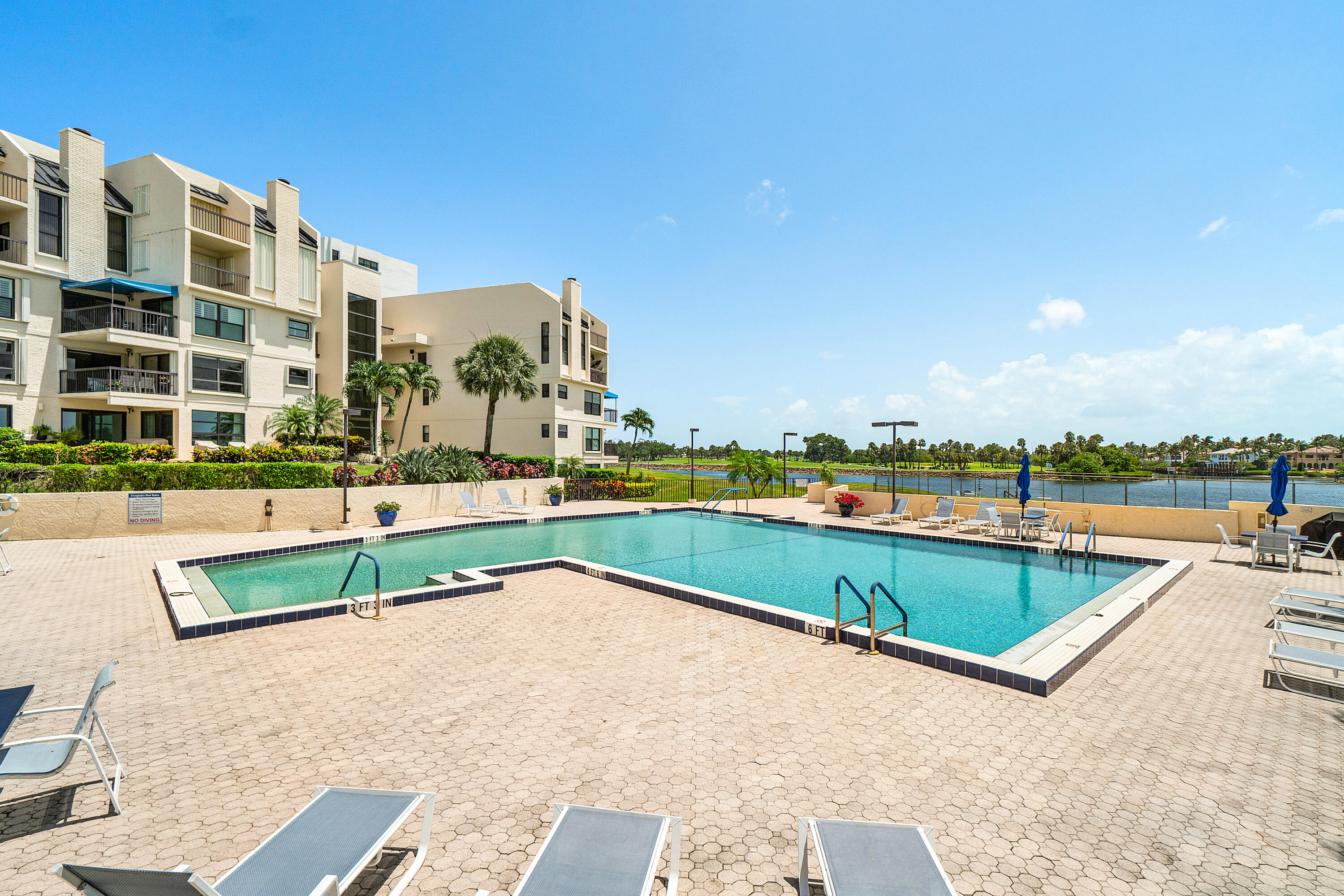 374 Golfview Road, Unit 205 North Palm Beach, FL 33408 - Photo 32 of 35 374 Golfview Road 205