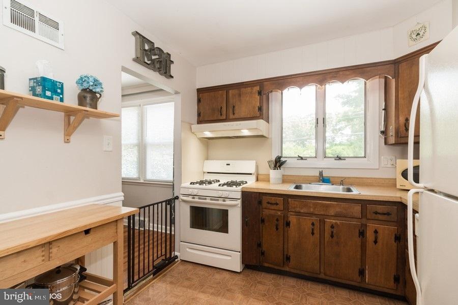 2915 Eagle Road Abington, PA 19001 - Photo 9 of 27 Kitchen