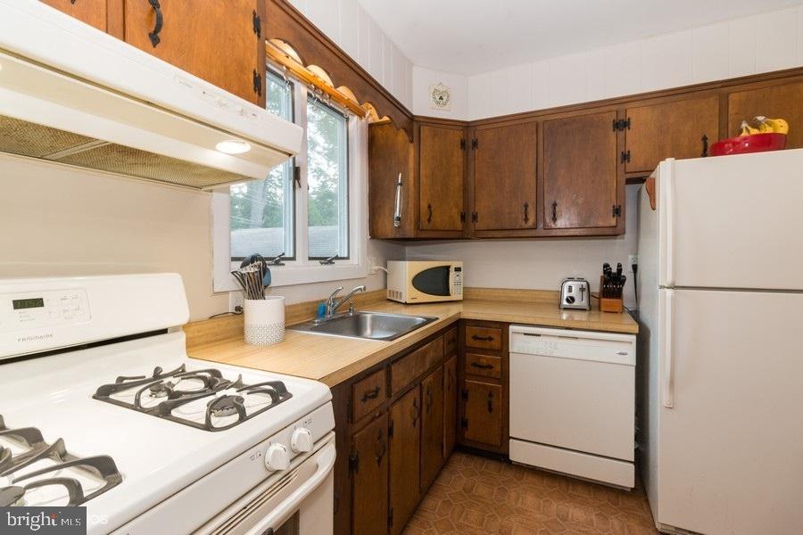 2915 Eagle Road Abington, PA 19001 - Photo 10 of 27 Kitchen