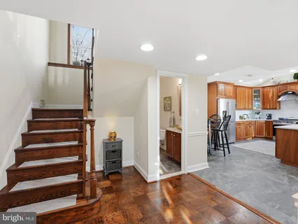 $1,099,000 | 6914 Tulsa Court, Alexandria, VA 22307