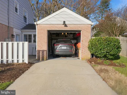 $1,099,000 | 6914 Tulsa Court, Alexandria, VA 22307