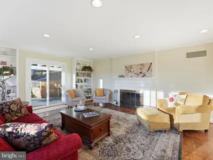 $1,099,000 | 6914 Tulsa Court, Alexandria, VA 22307