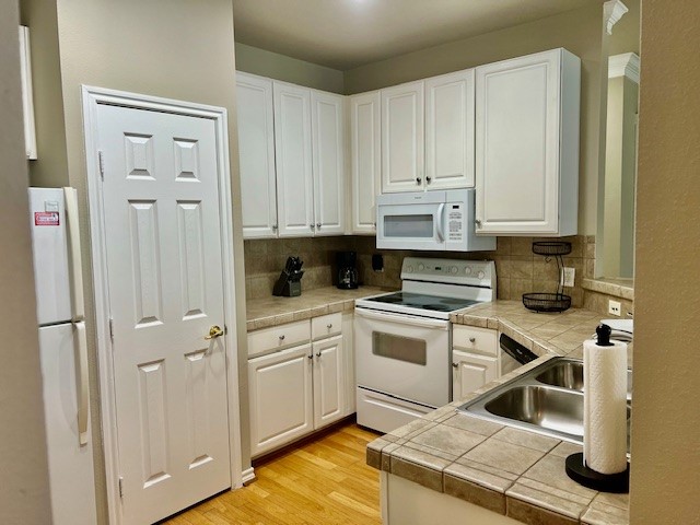 2400 McCue Road, Unit 356 Houston, TX 77056 - Photo 6 of 16 KITCHEN 2