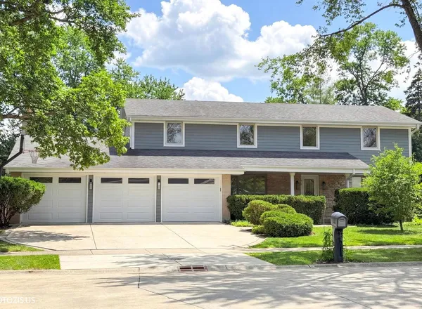 $950,000 | 3235 Robincrest Drive, Northbrook, IL 60062