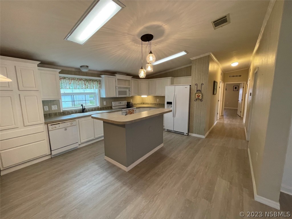 4352 Dolphin Way Edgewater, FL 32141 - Photo 5 of 29 Gallery Image 5