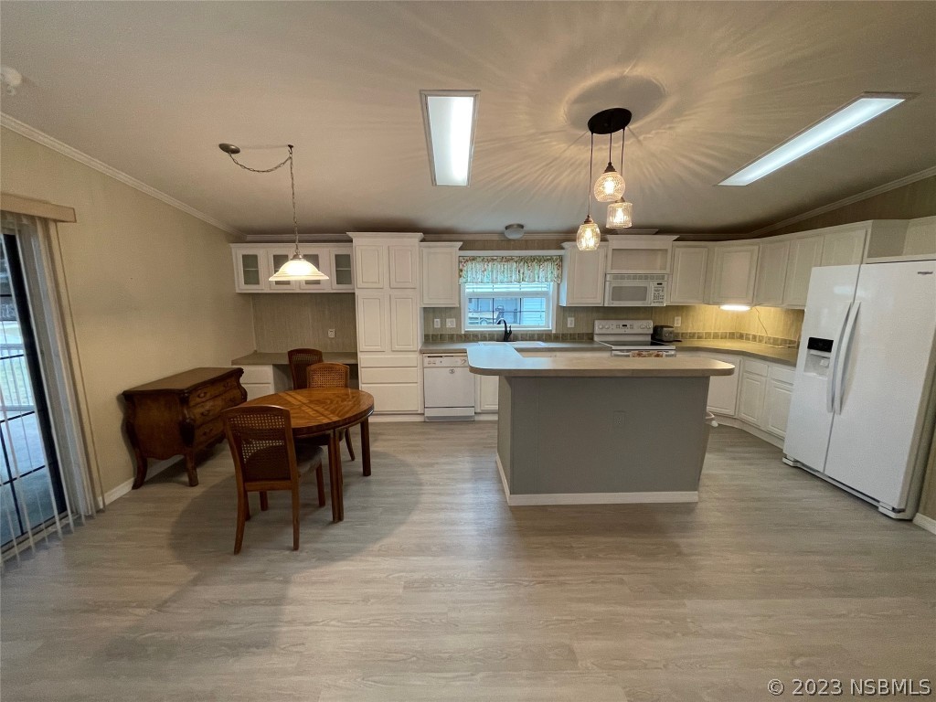 4352 Dolphin Way Edgewater, FL 32141 - Photo 6 of 29 Gallery Image 6