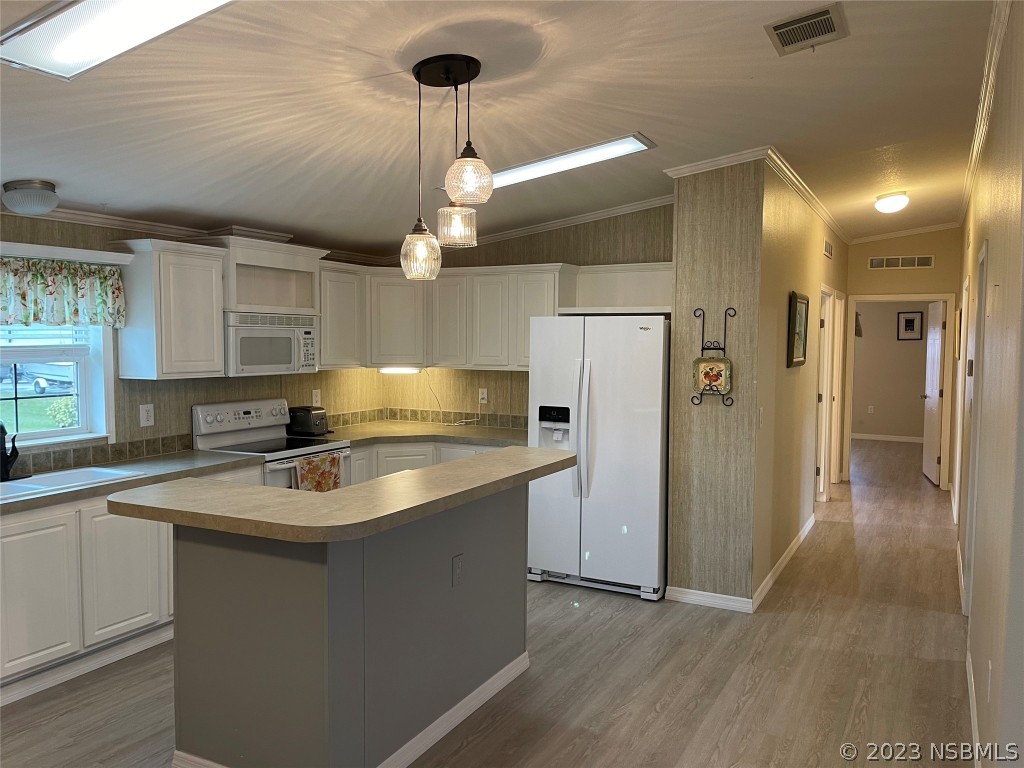 4352 Dolphin Way Edgewater, FL 32141 - Photo 8 of 29 Gallery Image 8