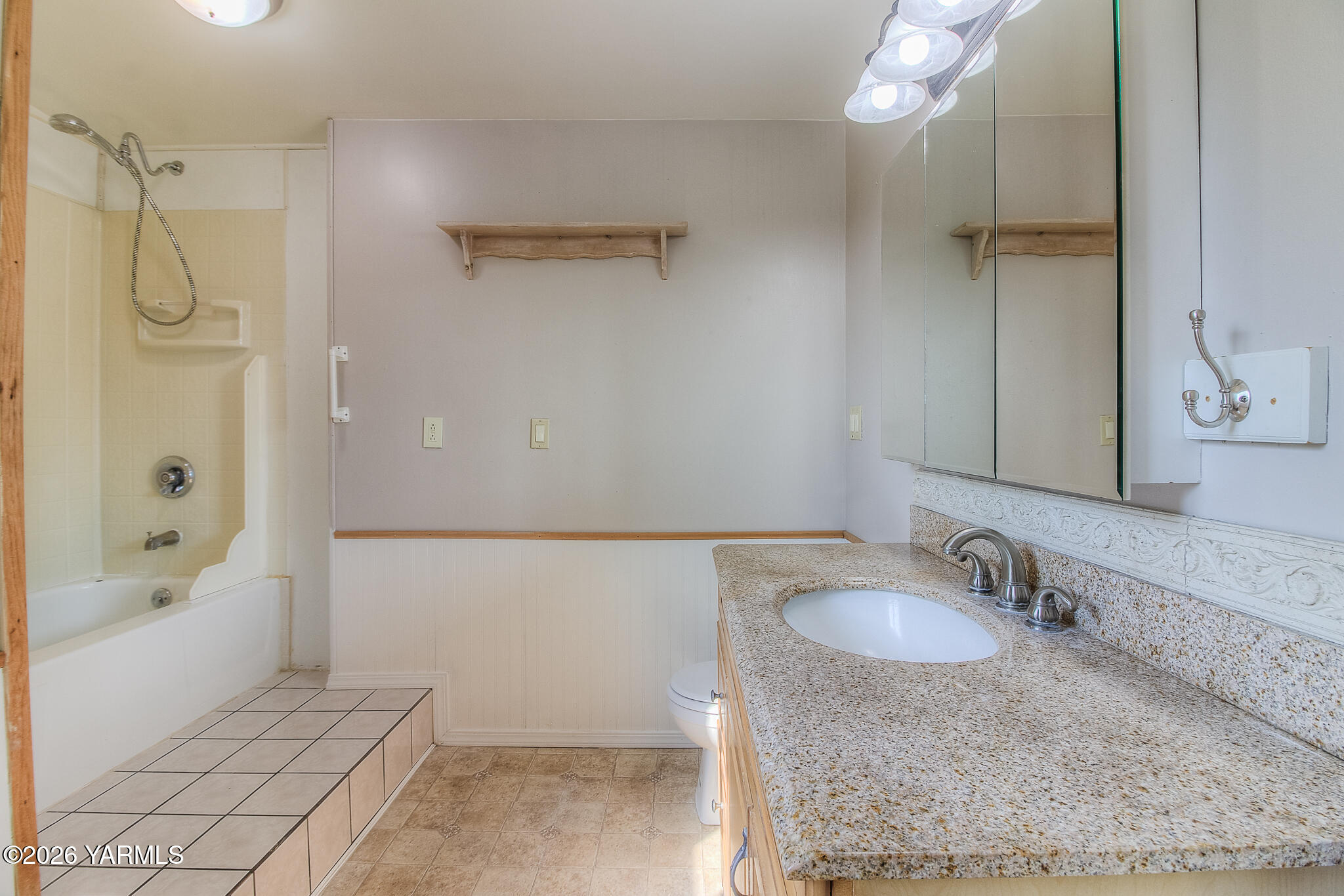 270 Cheyne Road Zillah, WA 98953 - Photo 17 of 26 16 Primary Bathroom