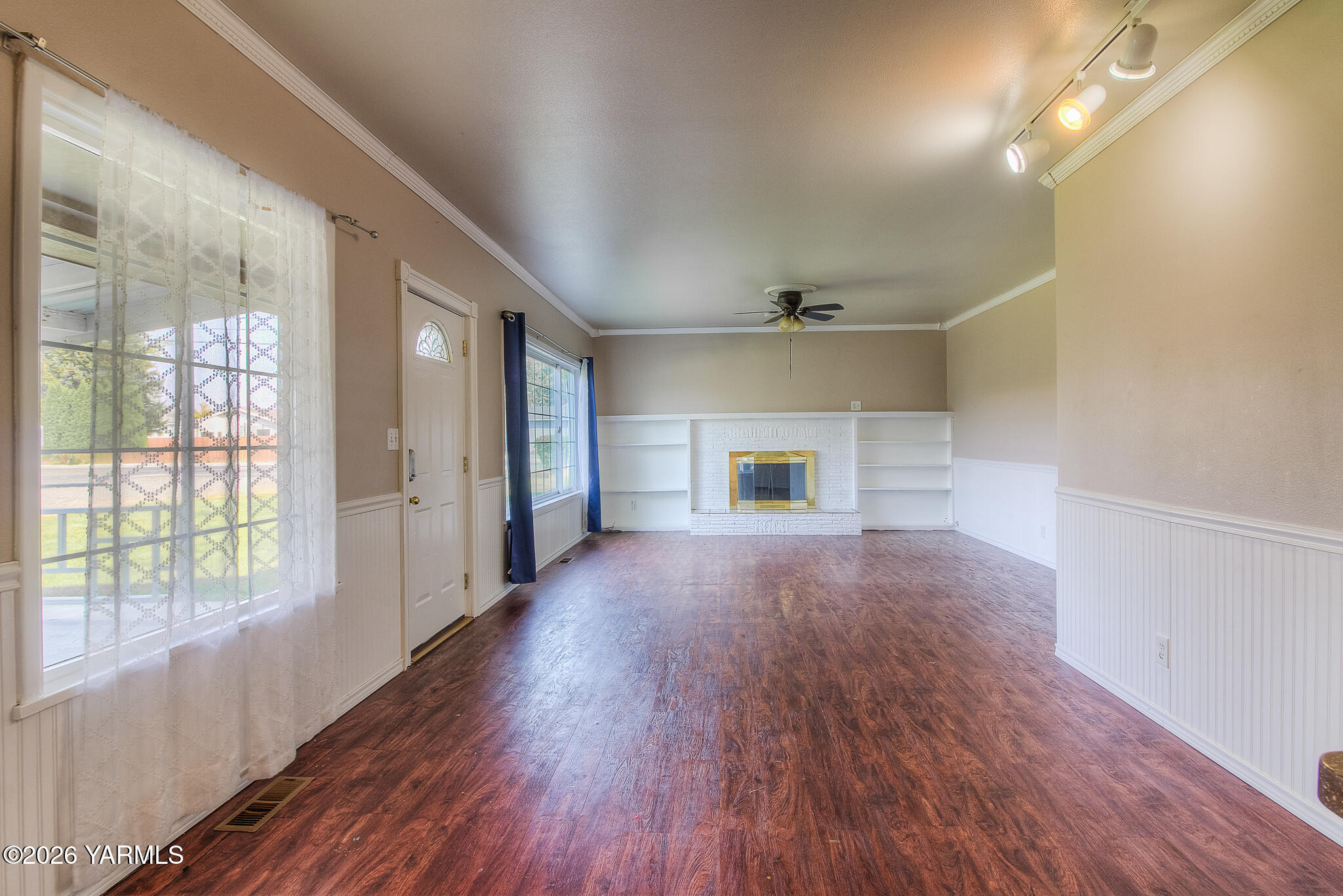 270 Cheyne Road Zillah, WA 98953 - Photo 4 of 26 4 Entrance to Living Room