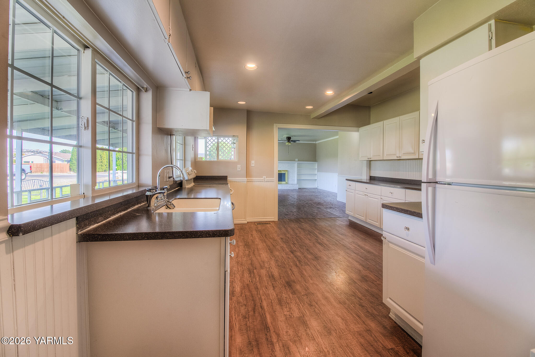 270 Cheyne Road Zillah, WA 98953 - Photo 9 of 26 8 Kitchen