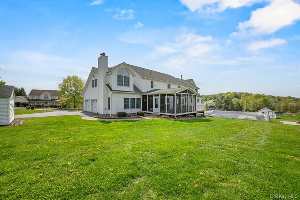 a view of a house with backyard and a garden