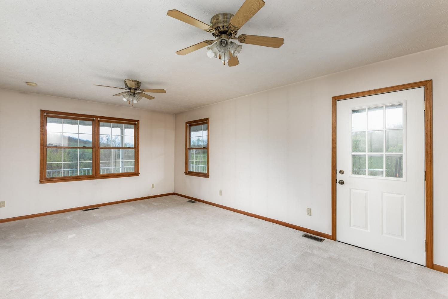175 Logan Lick Road Winchester, KY 40391 - Photo 11 of 63 Living Room