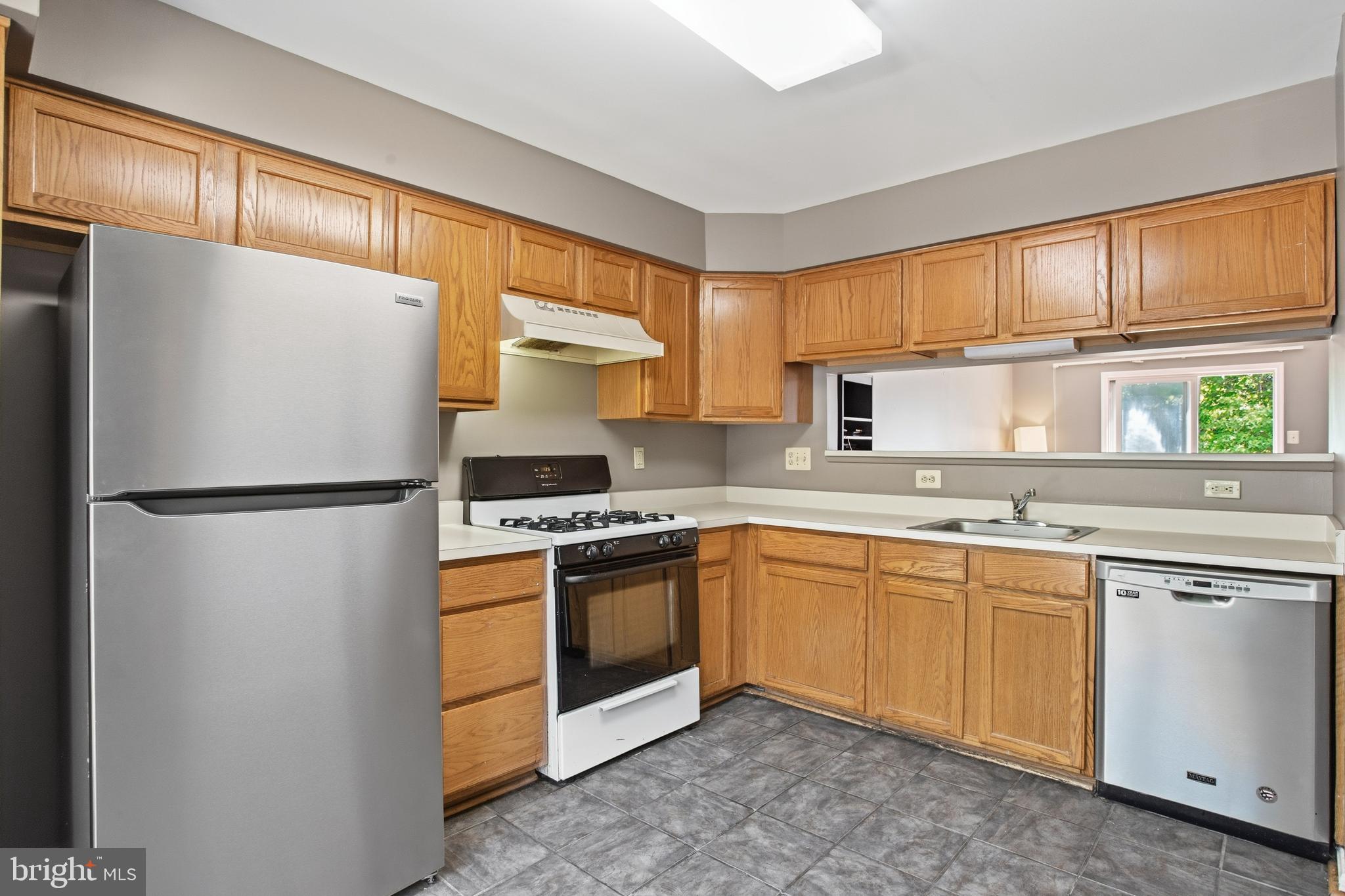9904 Raintree Way Clinton, MD 20735 - Photo 2 of 14