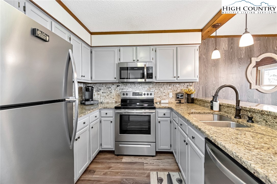 301 Pinnacle Inn Road, Unit 2210 Beech Mountain, NC 28604 - Photo 15 of 47 Gallery Image 15