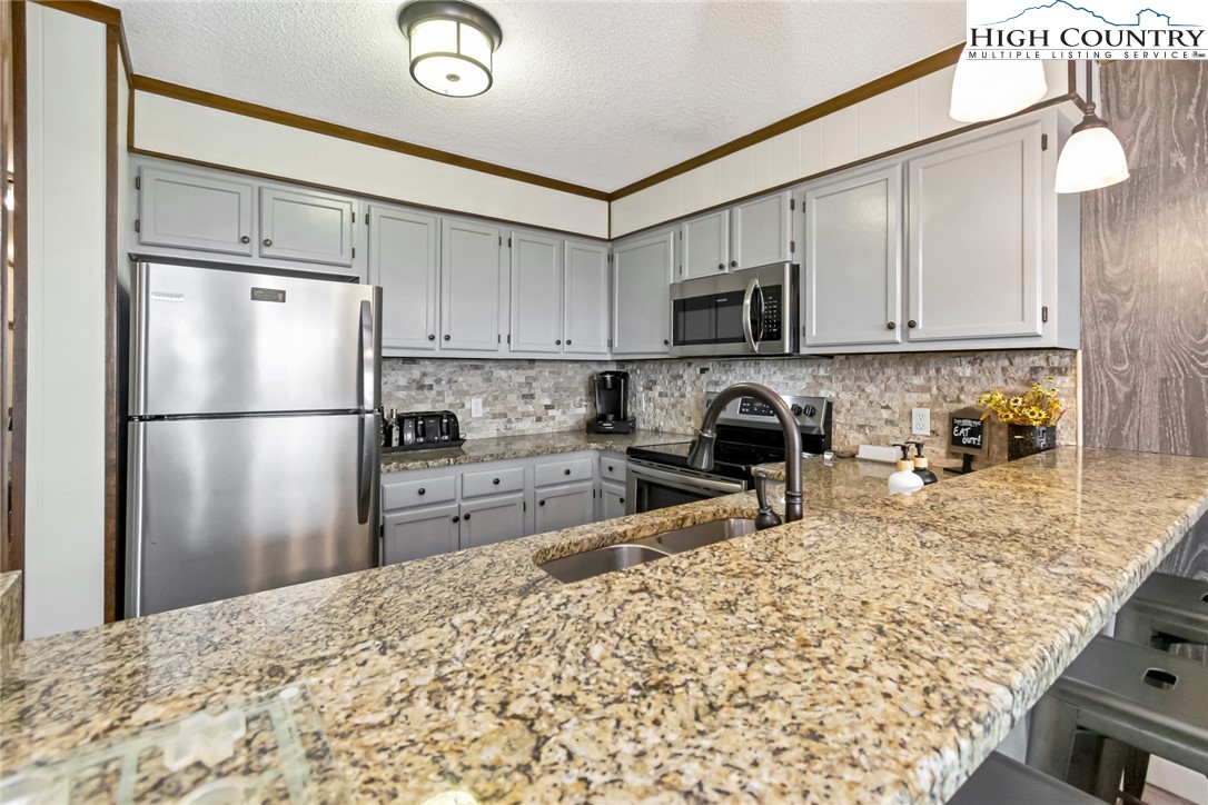 301 Pinnacle Inn Road, Unit 2210 Beech Mountain, NC 28604 - Photo 16 of 47 Gallery Image 16