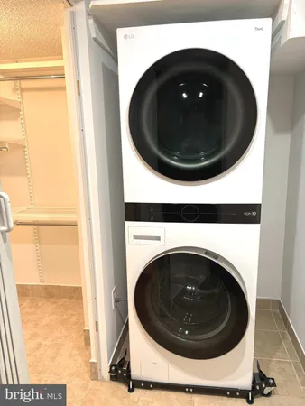 $479,000 | 3800 Powell Lane, Unit 302, Falls Church, VA 22041