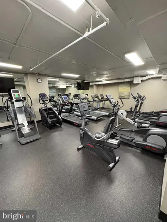 $479,000 | 3800 Powell Lane, Unit 302, Falls Church, VA 22041