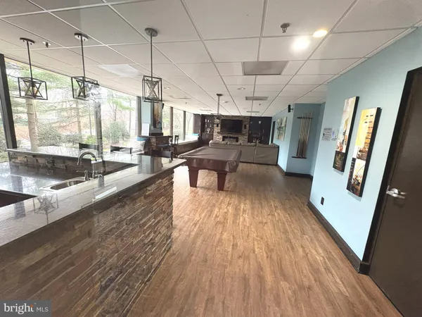 $479,000 | 3800 Powell Lane, Unit 302, Falls Church, VA 22041