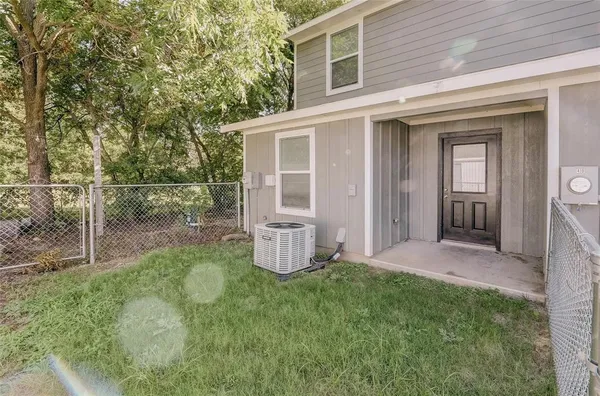 a view of a house with backyard and garden