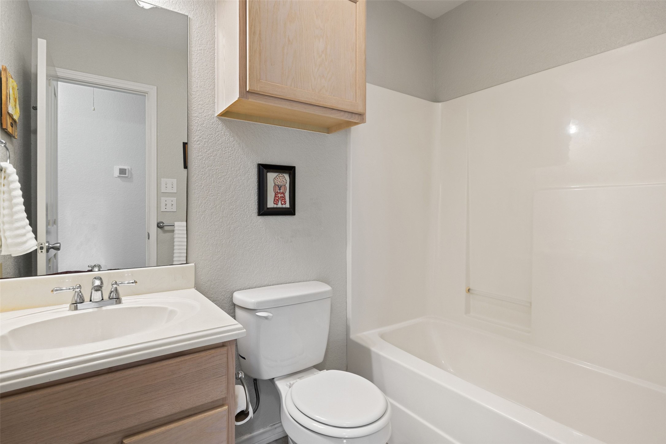 135 Barton Road San Marcos, TX 78666 - Photo 14 of 29 Hall bathroom