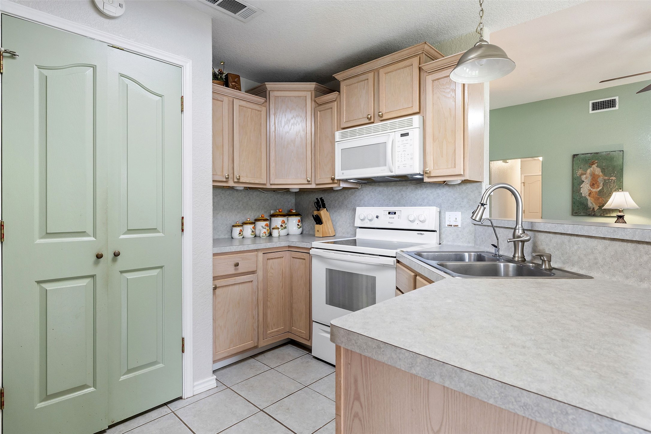 135 Barton Road San Marcos, TX 78666 - Photo 4 of 29 Kitchen with spacious storage