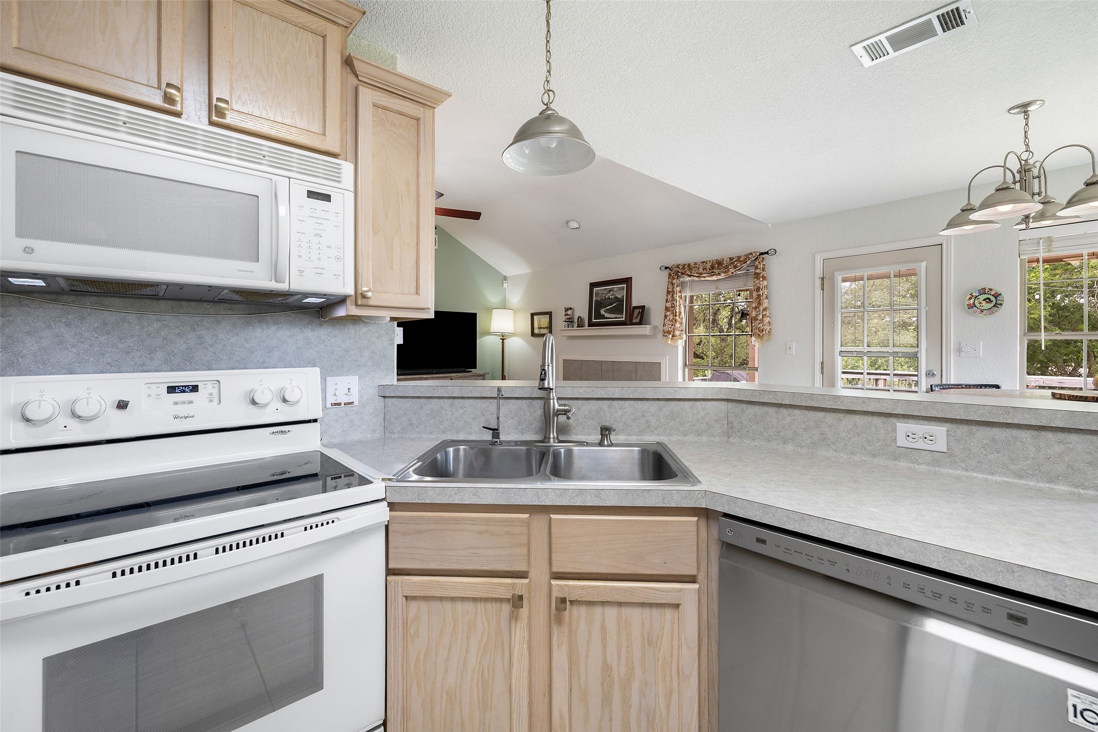 135 Barton Road San Marcos, TX 78666 - Photo 5 of 29 Kitchen with a great view for hosting