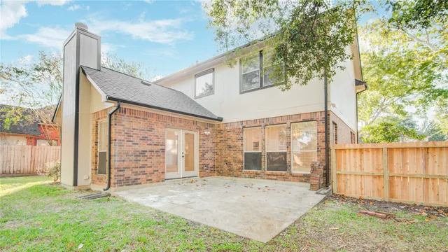 a view of a house with a backyard