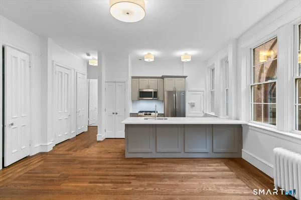 $2,300 | 284 Orange Street, Unit 404, New Haven, CT 06510