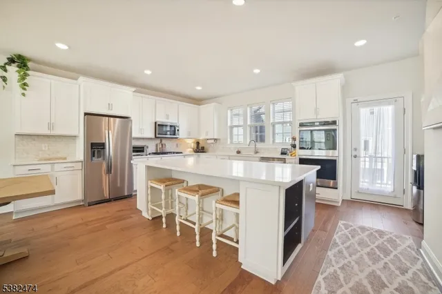 $875,000 | 6 Lilac Drive, Warren, NJ 07059