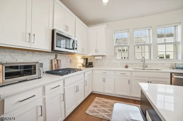 $875,000 | 6 Lilac Drive, Warren, NJ 07059