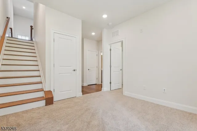 $875,000 | 6 Lilac Drive, Warren, NJ 07059